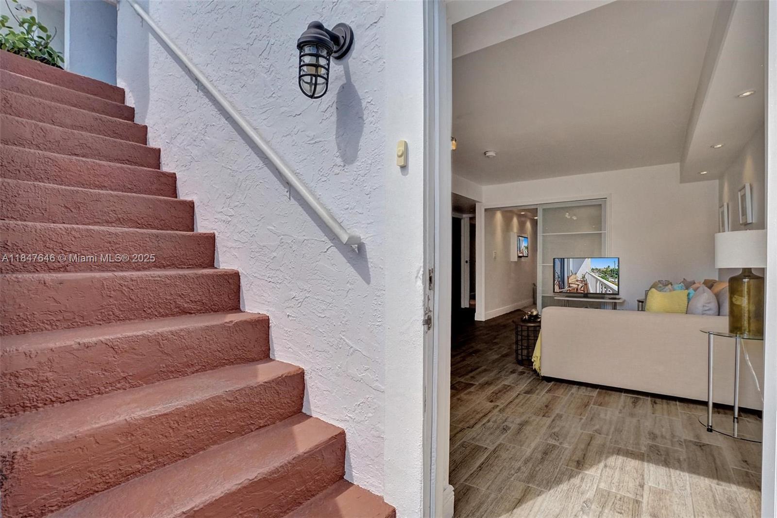 HOLLYWOOD BEACH - Residential