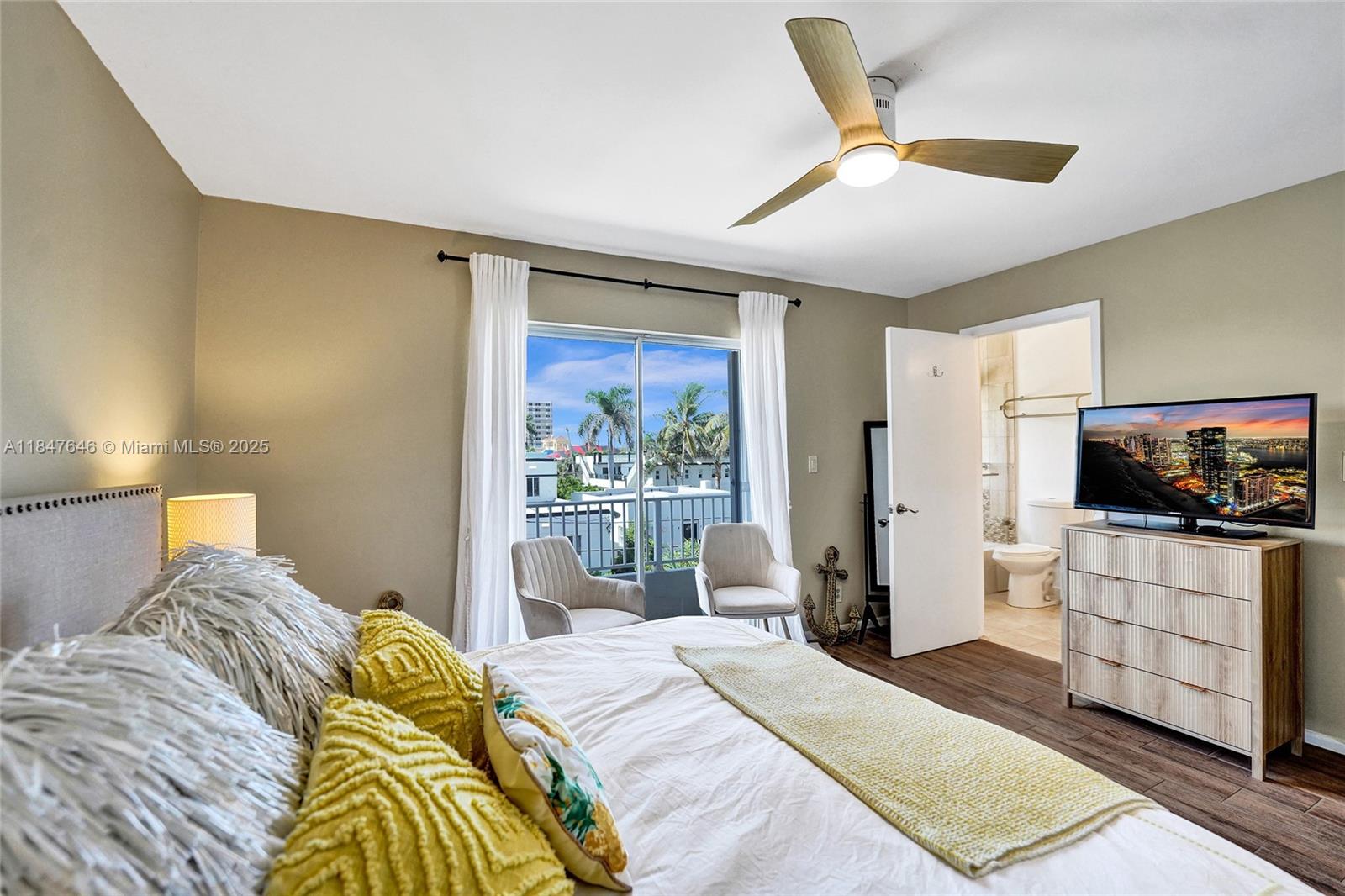 HOLLYWOOD BEACH - Residential