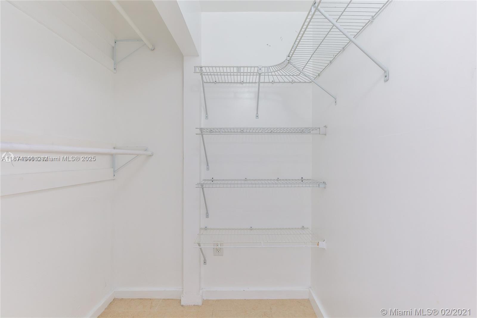 CRICKET CLUBHOUSE CONDO - Residential