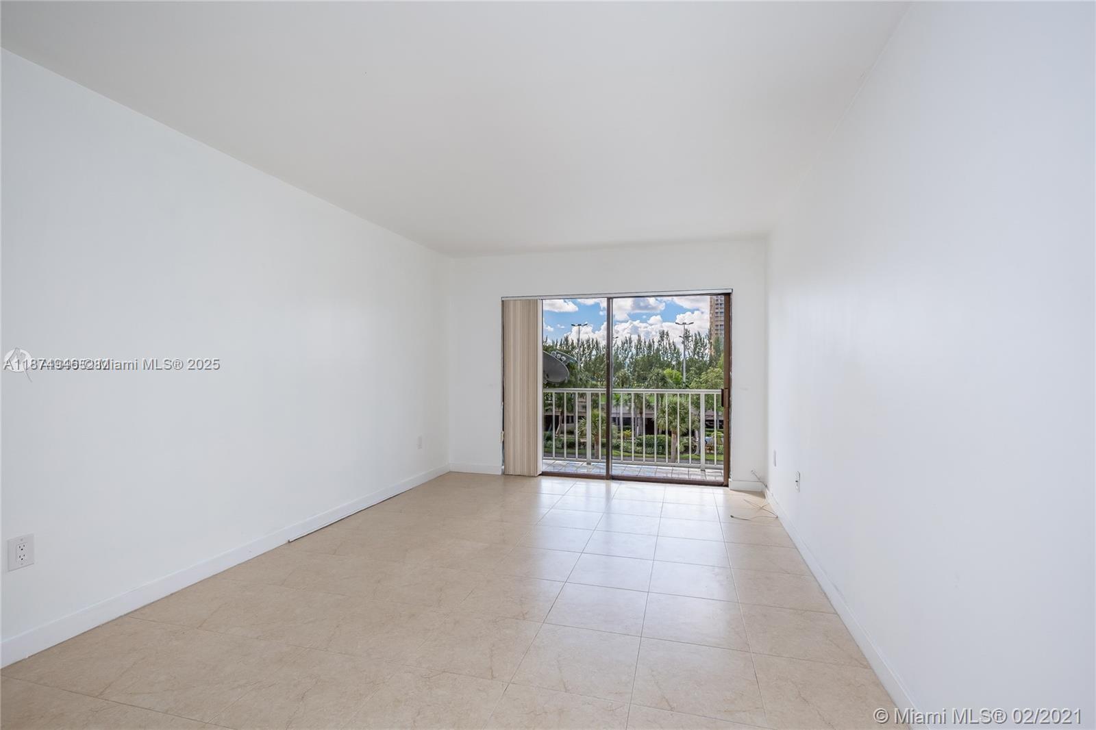 CRICKET CLUBHOUSE CONDO - Residential
