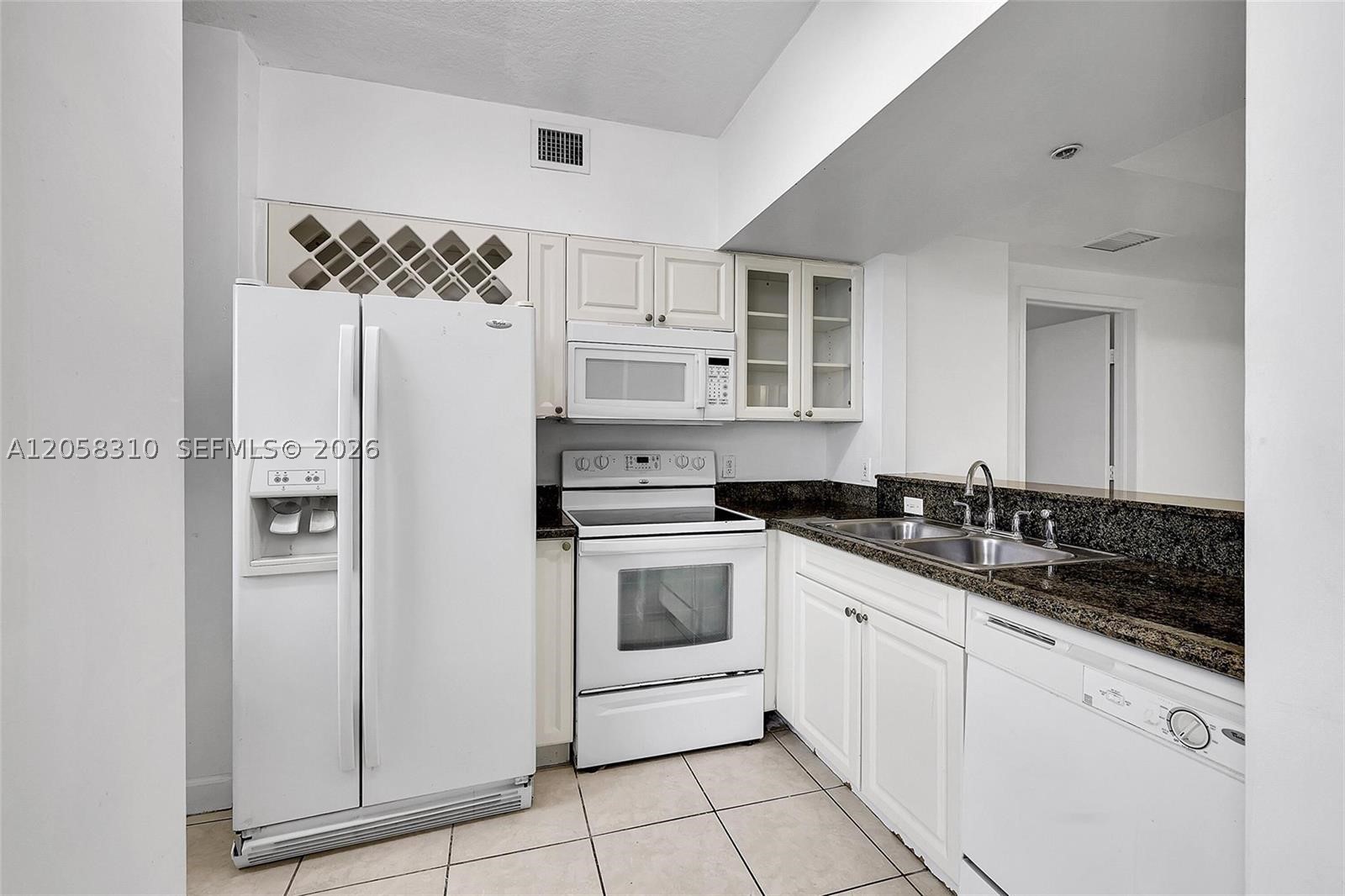 Spacious 2-bedroom, 2-bathroom condo in the desirable Altos de Miami community. This well-maintained unit features a split-bedroom layout, ceramic tile flooring throughout, and an in-unit washer and dryer for added convenience. Ideally located just minutes from Brickell, Downtown Miami, Miami International Airport, Jackson Memorial Hospital, the University of Miami, Coral Gables, and Coconut Grove. Residents enjoy 24-hour security, a fitness center, and a relaxing sun deck. Don't miss this excellent opportunity!