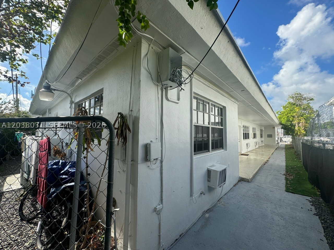 BISCAYNE BCH SUB - Residential Lease