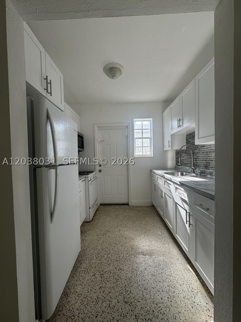 BISCAYNE BCH SUB - Residential Lease