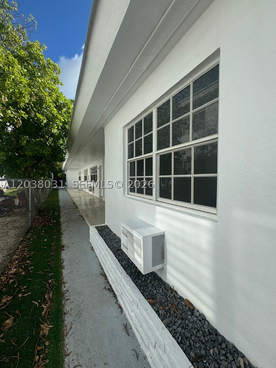 BISCAYNE BCH SUB - Residential Lease