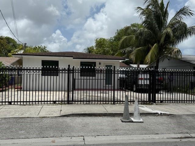 Incredible 5 bedrooms and 3 baths Duplex Excellent condition, totally renovated with new roof, central air, impact windows, fence, in the heart of Wynwood! This duplex sits in one of Miami’s most exciting growth areas. The existing structure features two spacious 2-bedroom, 1-bathroom units that could be rented immediately and a 3bedrooms and 2 bathrooms. Whether you're looking for short-term income or ready to move forward with a full redevelopment, this property offers flexibility and upside in a neighborhood that continues to gain momentum. it' s ready for your vision. Perfectly located - only steps from Midtown, the Design District