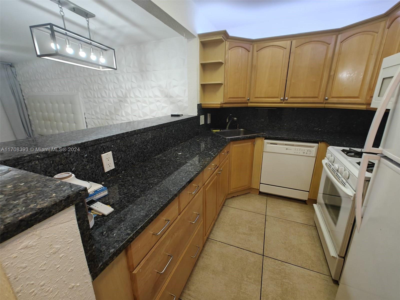 VILLAS OF PINECREST CONDO - Residential Lease