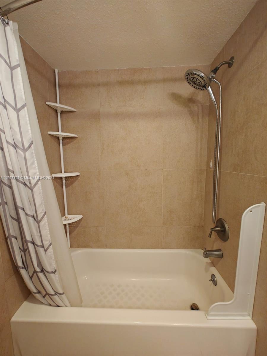 VILLAS OF PINECREST CONDO - Residential Lease