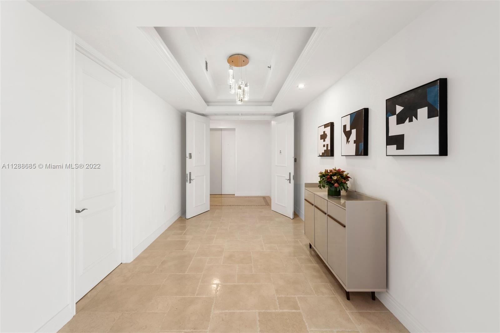 CONTINUUM ON SOUTH BEACH - Residential