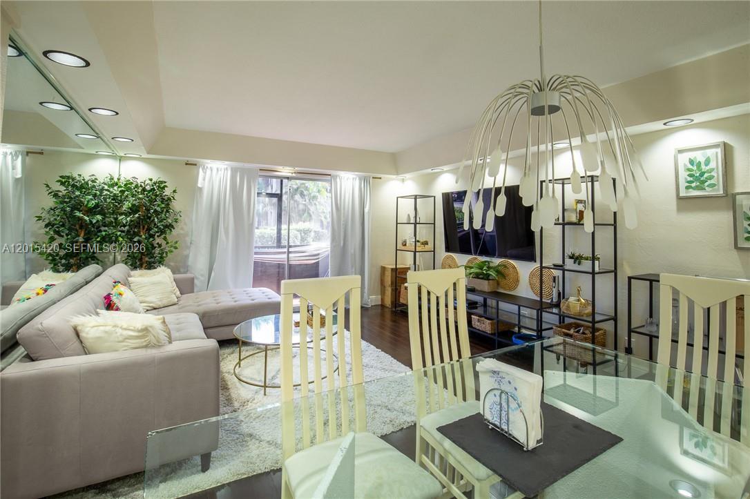 NOVA GARDENS CONDO - Residential
