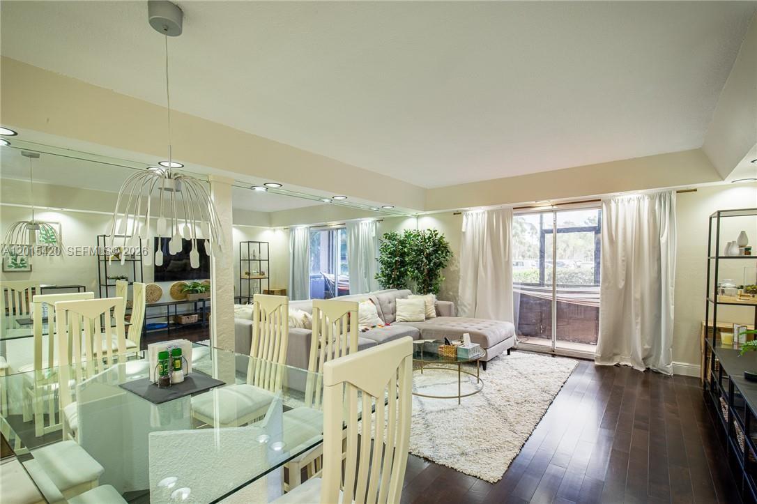 NOVA GARDENS CONDO - Residential