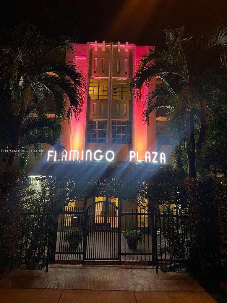 Amazing 1 BED/1BATH apartment located in a Historic Art Deco Miami Beach building. Flamingo Plaza is conveniently located across the street from Flamingo Park with an Olympic-size pool, tennis courts, basketball courts, dog park and much more. Situated on the gorgeous, tree-lined Meridian Avenue. This one bedroom unit has a completely renovated kitchen with stainless steel appliances, vinyl floors and extra storage space. Walking distance to the beach, shopping centers , restaurants and Lincoln Road.