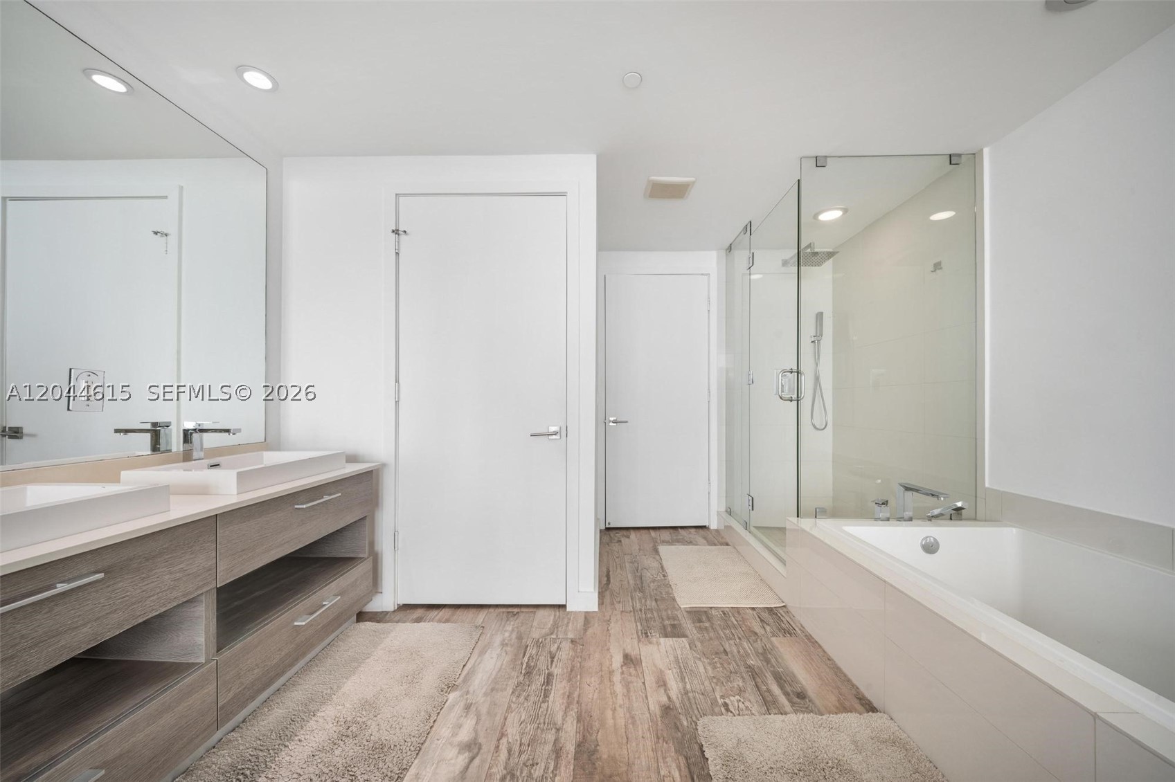 PARAISO BAY CONDO - Residential Lease