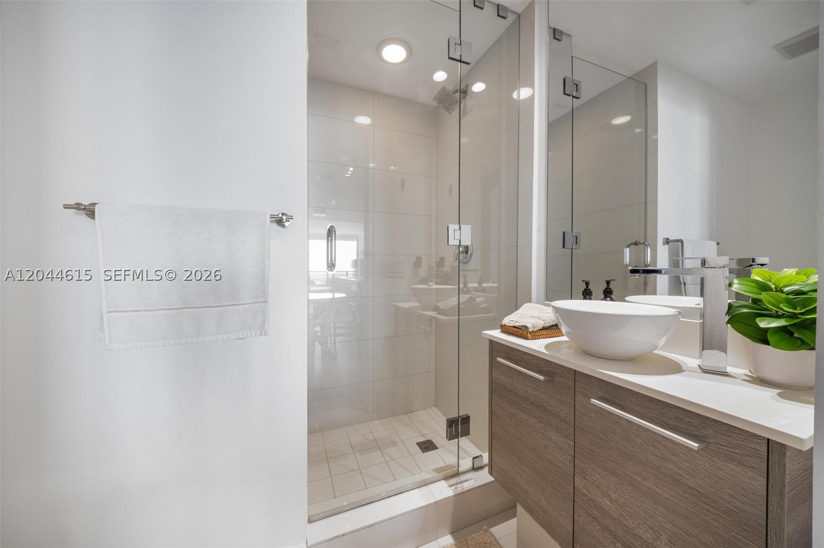 PARAISO BAY CONDO - Residential Lease