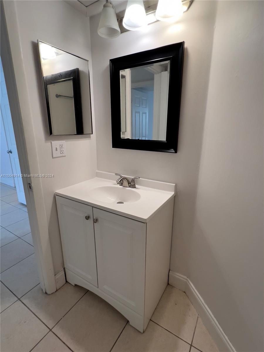 LAKEVIEW CLUB CONDO - Residential Lease