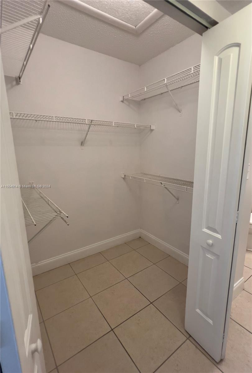 LAKEVIEW CLUB CONDO - Residential Lease