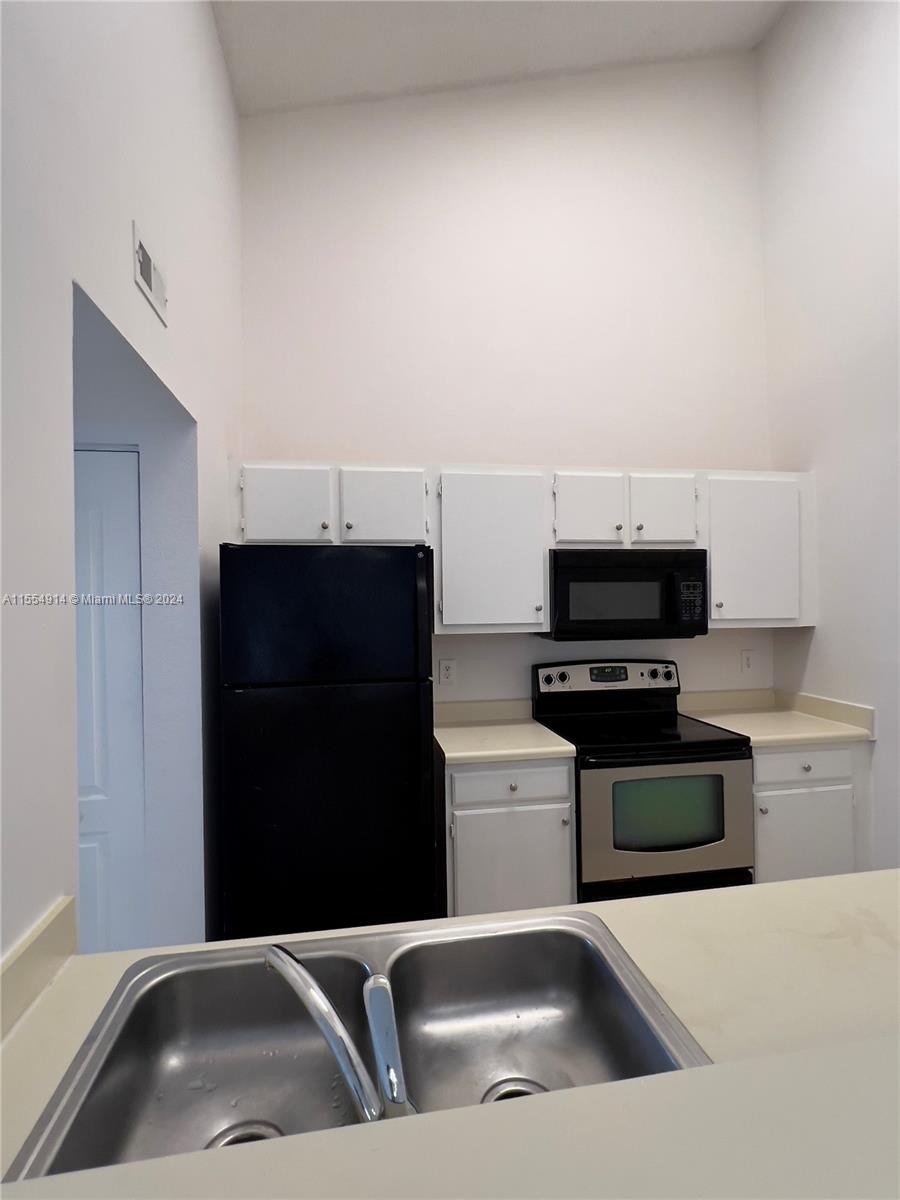 LAKEVIEW CLUB CONDO - Residential Lease