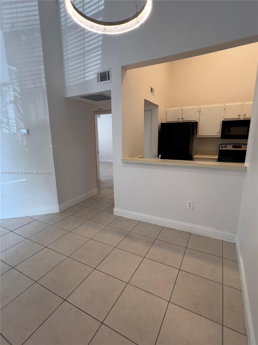 LAKEVIEW CLUB CONDO - Residential Lease