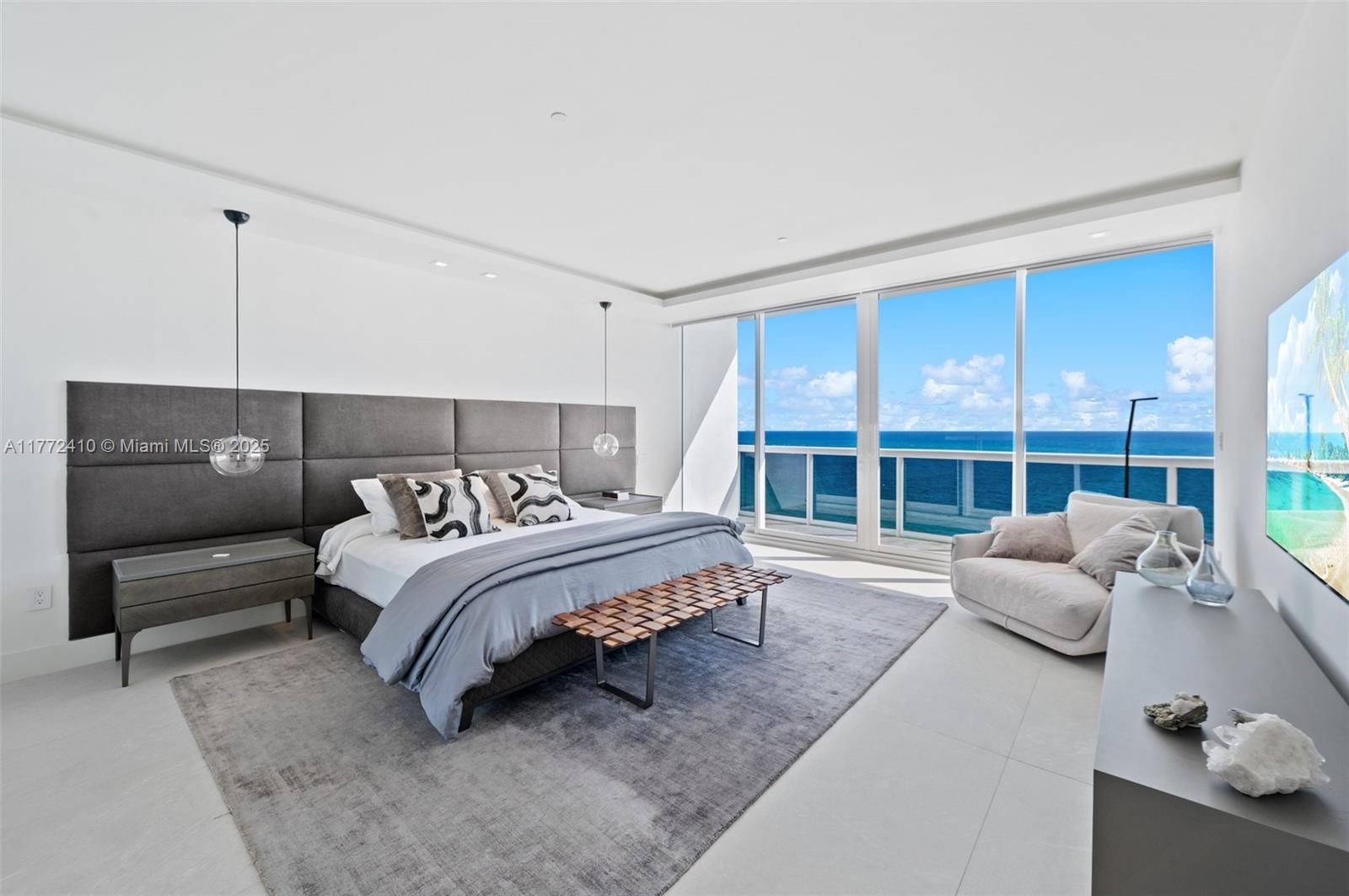 MAJESTIC TOWER - Residential