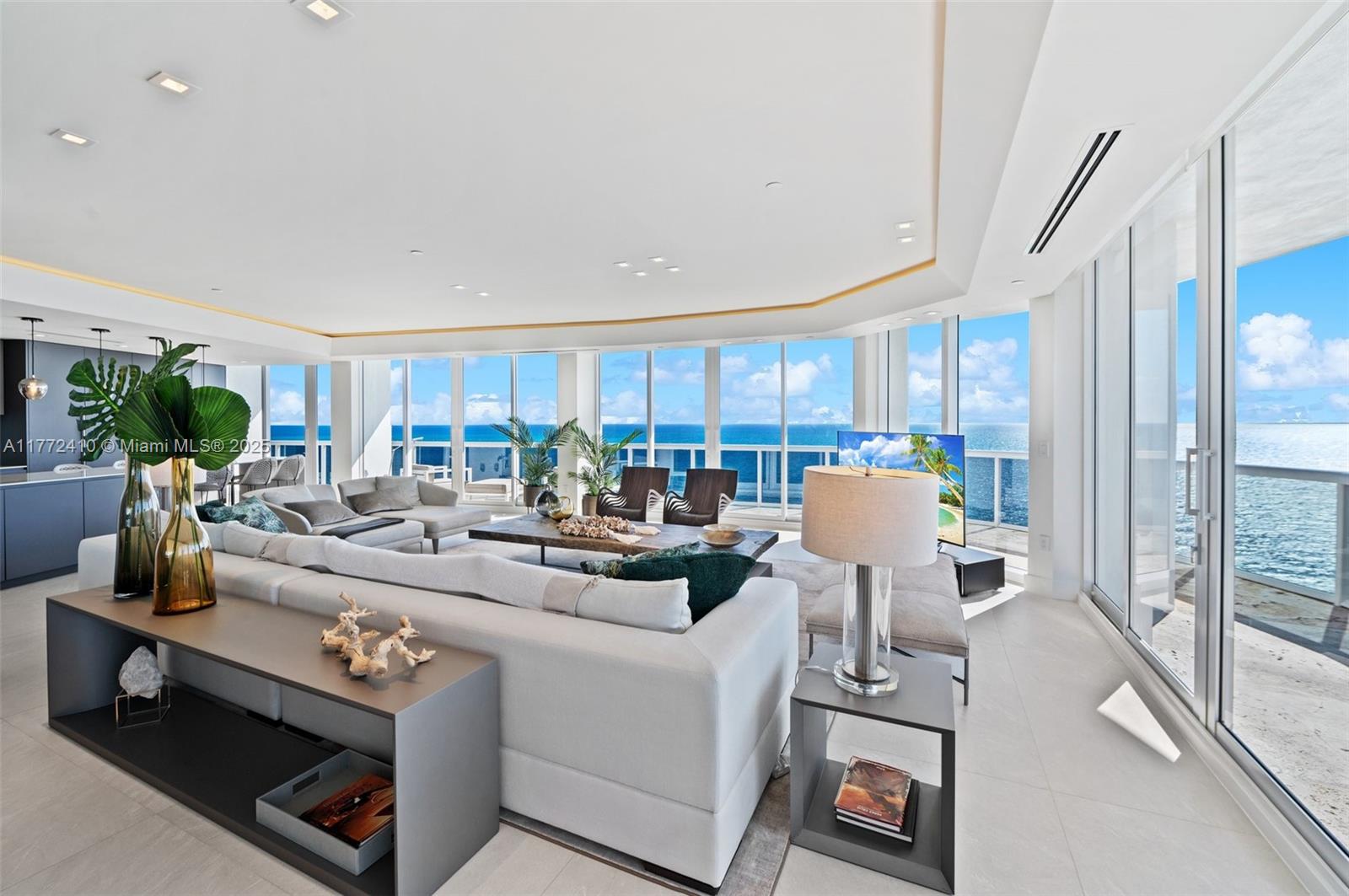 MAJESTIC TOWER - Residential