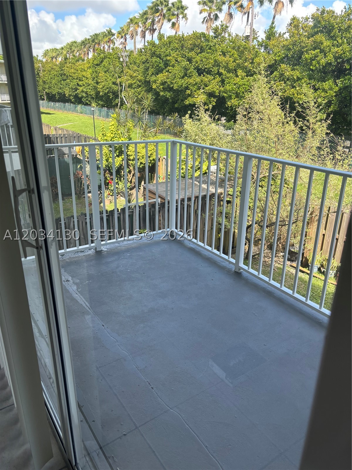 PARADISE AT DADELAND COND - Residential Lease