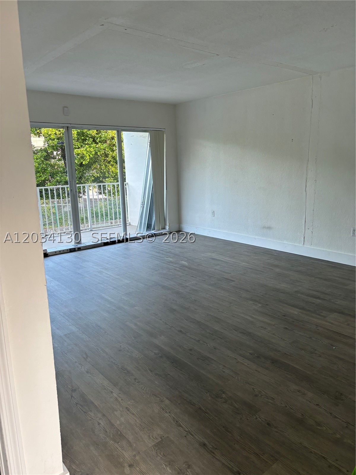 PARADISE AT DADELAND COND - Residential Lease