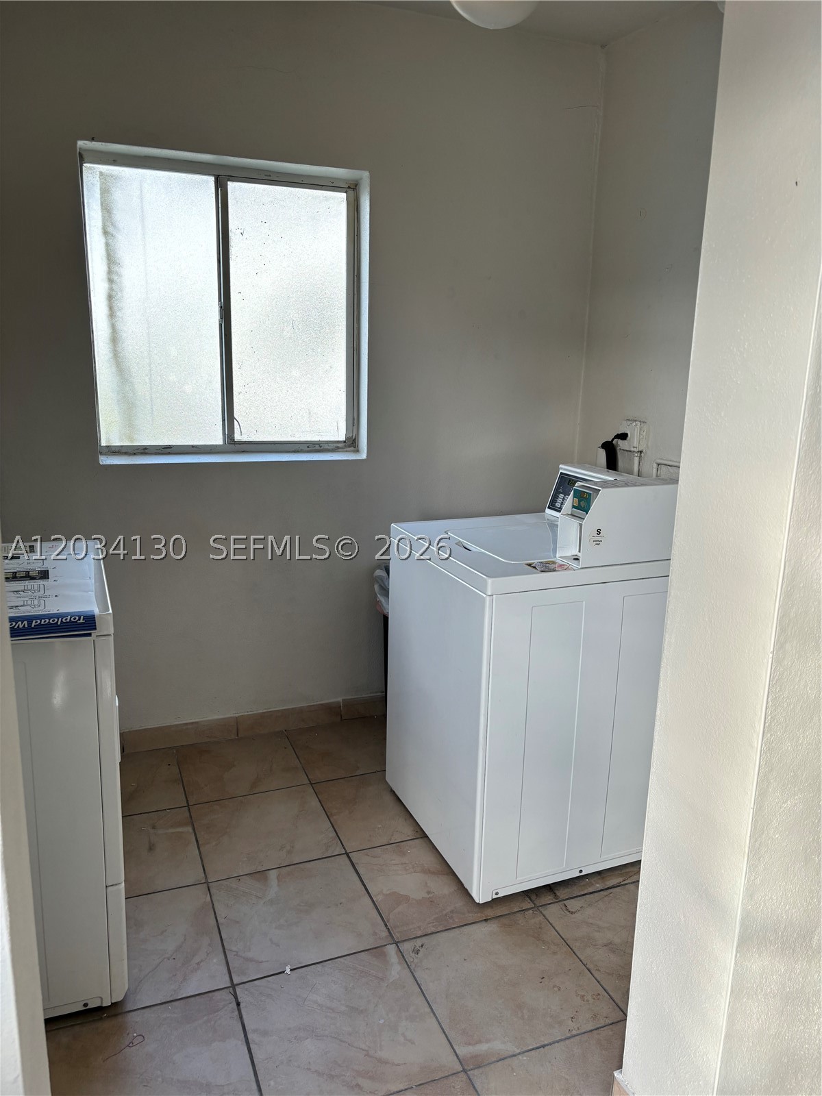 PARADISE AT DADELAND COND - Residential Lease