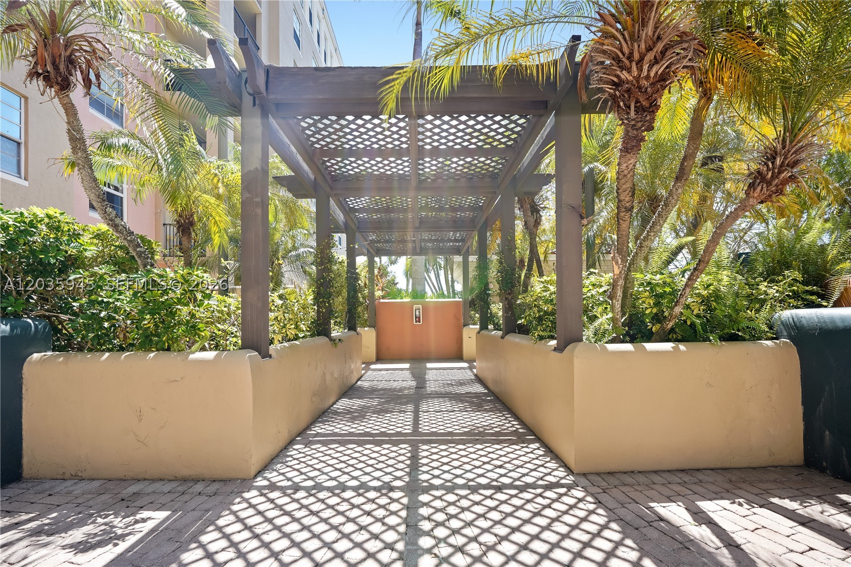 LAS OLAS BY THE RIVER CON - Residential