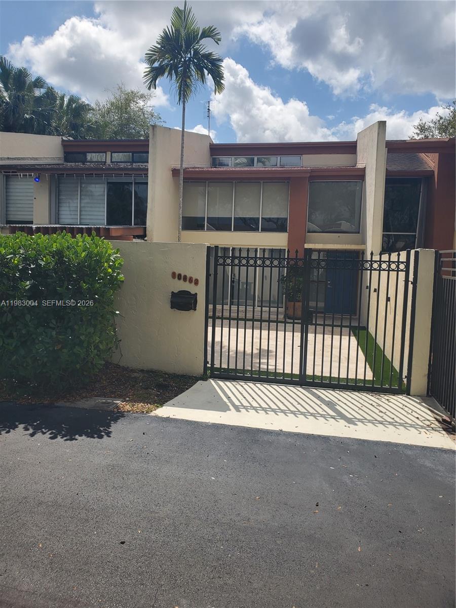 SUNSET PARK LAKE VILLAS S - Residential Lease