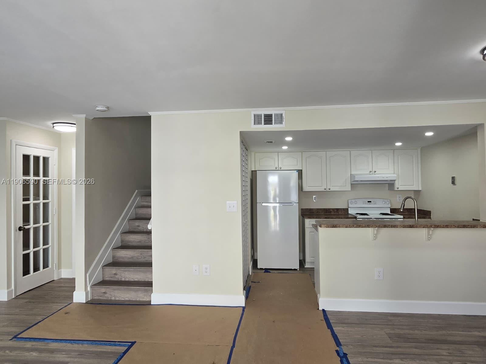GABLES POINT III CONDO - Residential
