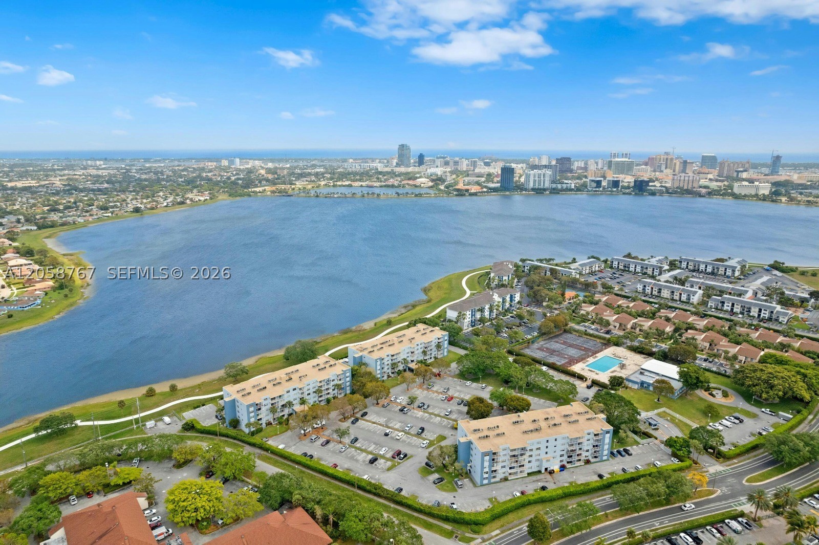 PRESIDENTIAL GOLFVIEW - Residential