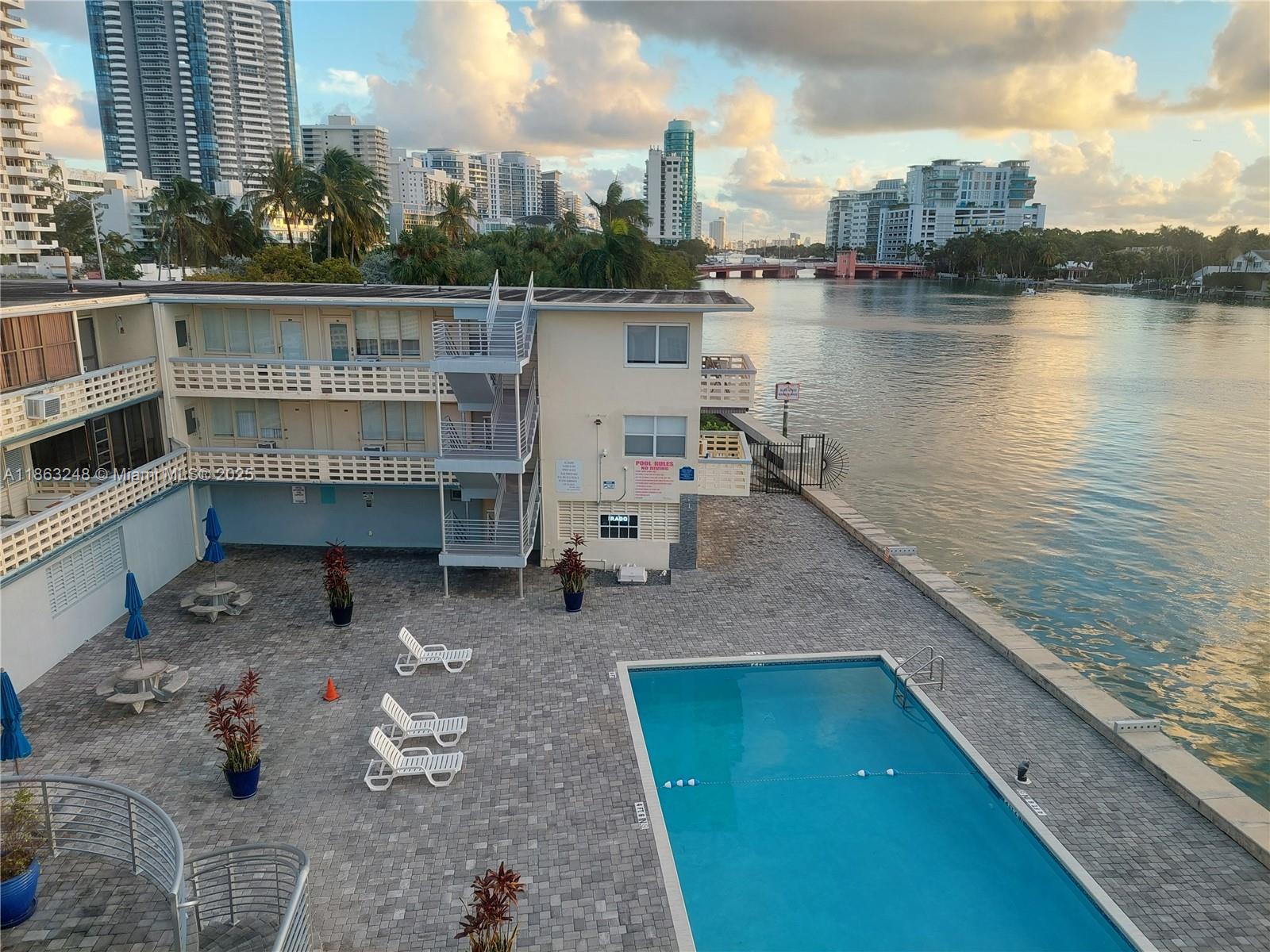Excellent Studio Location with Water Views, minutes from South Beach, 1 block from the beach, supermarkets, hospitals, and 10 minutes from Downtown.
Completely renovated, 470 Sqft, with beautiful views of the Intracoastal and pool, one covered parking space, low maintenance, electricity included. Don't miss out on this great place to live.