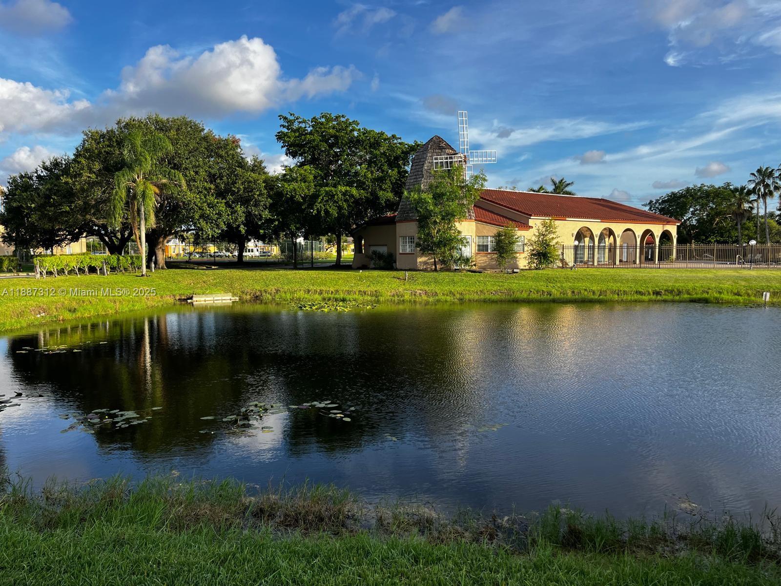 WINDMILL LAKES V CONDO - Residential