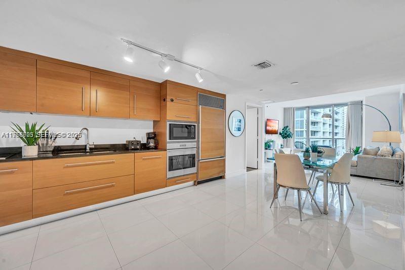 ICON BRICKELL CONDO NO 3 - Residential