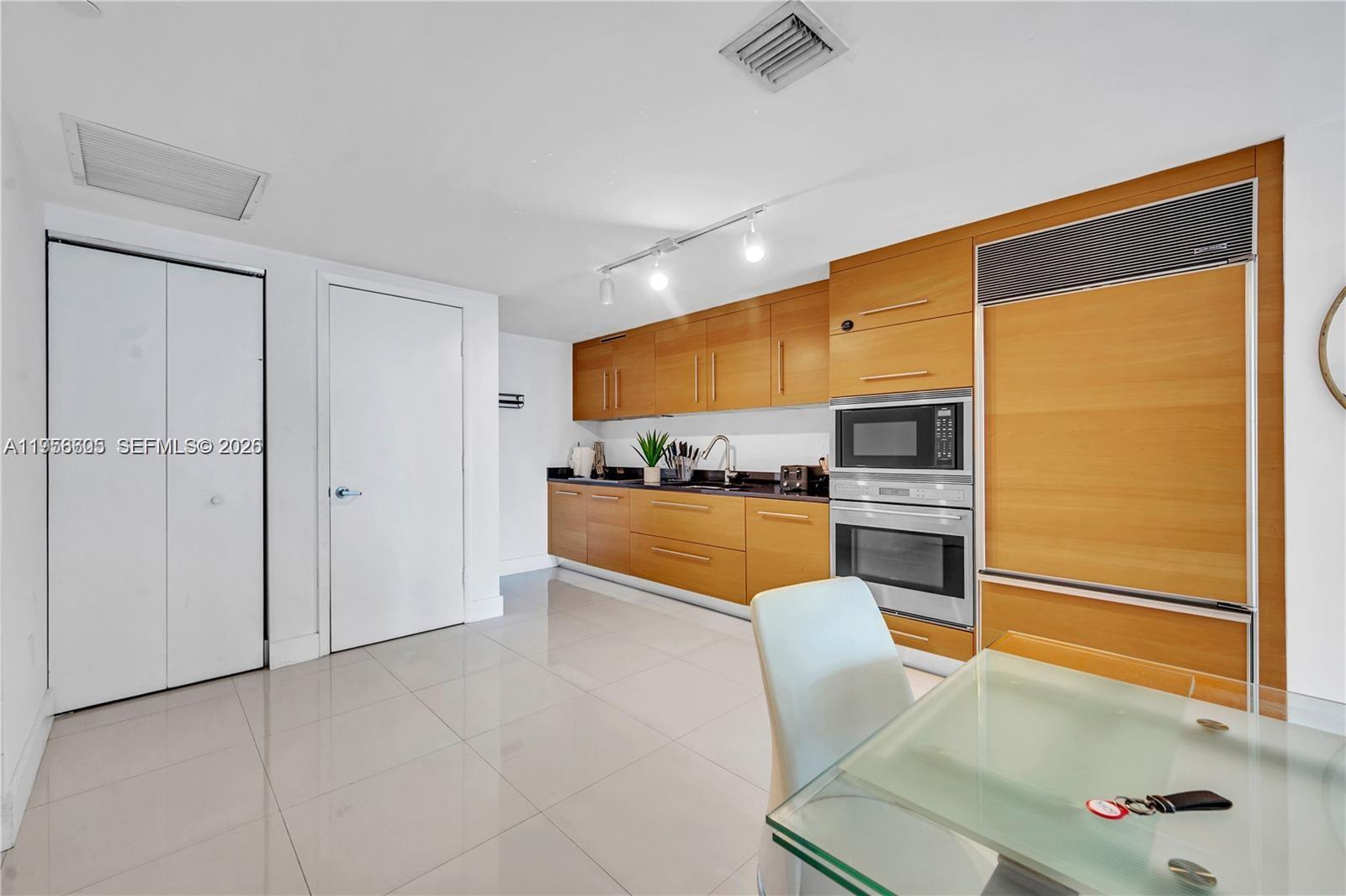 ICON BRICKELL CONDO NO 3 - Residential