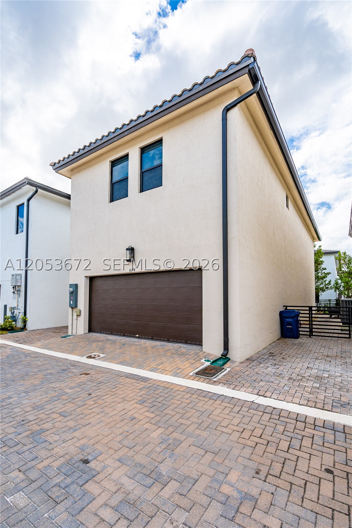 DOWNTOWN DORAL SOUTH PHAS - Residential Lease