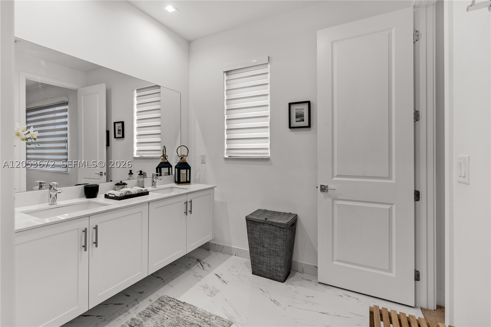 DOWNTOWN DORAL SOUTH PHAS - Residential Lease