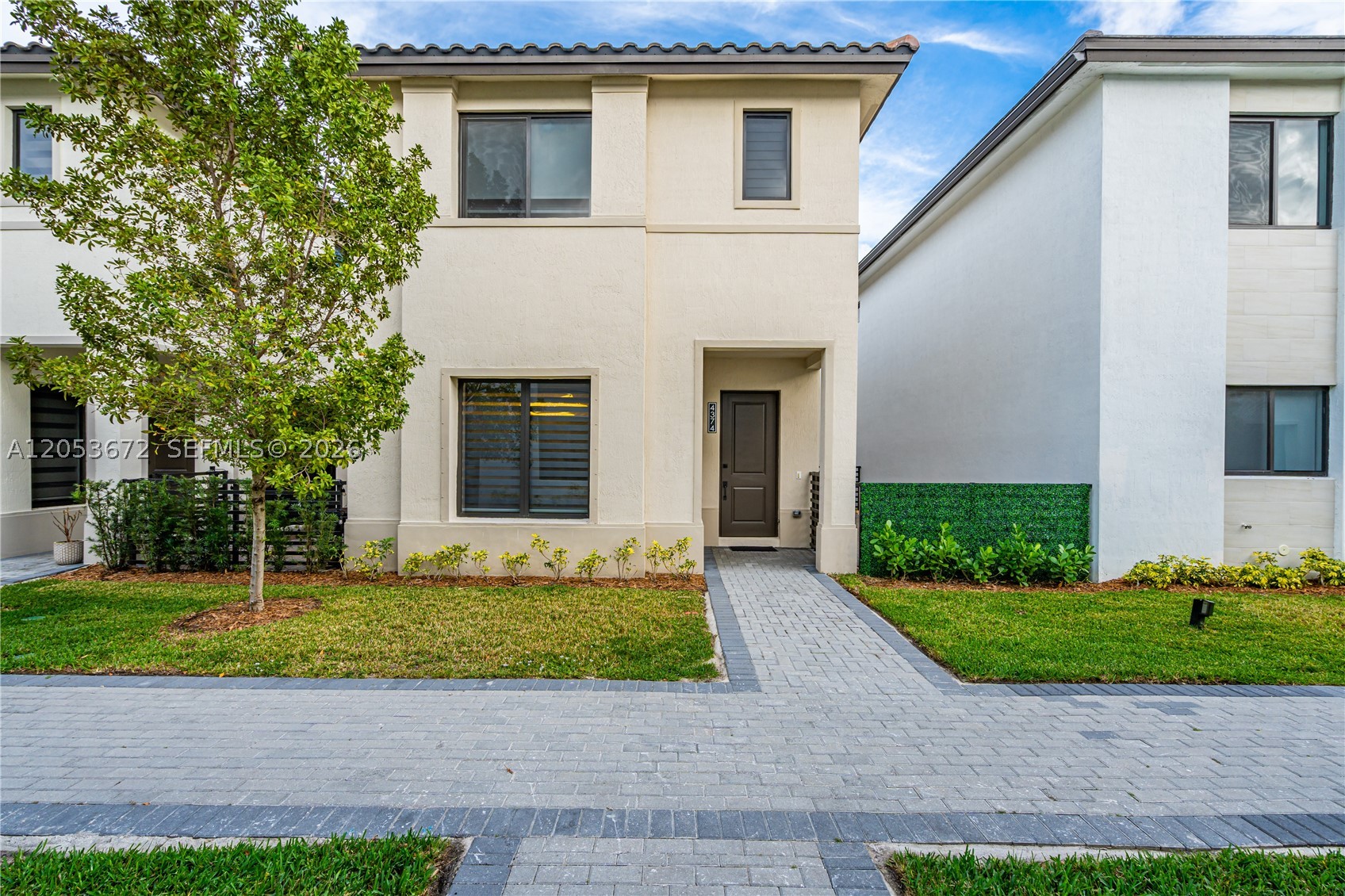 DOWNTOWN DORAL SOUTH PHAS - Residential Lease