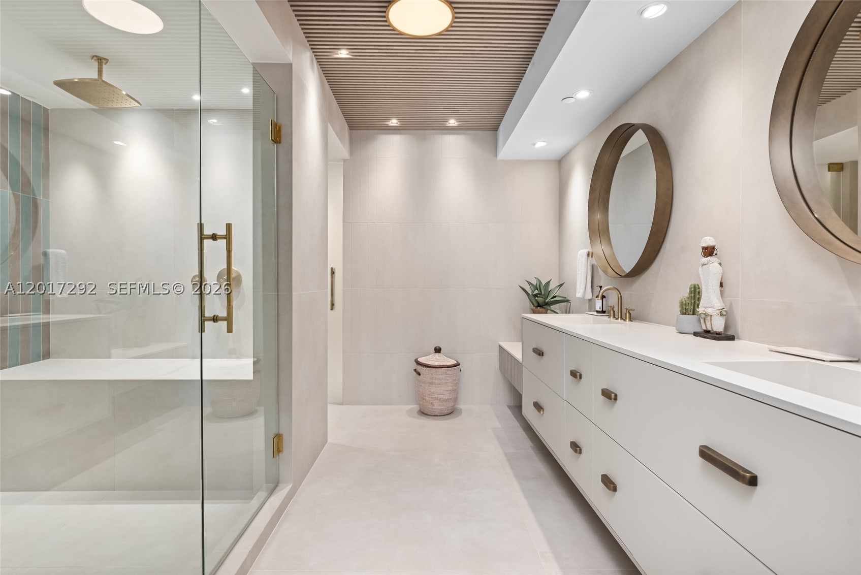 THE PENINSULA CONDO - Residential