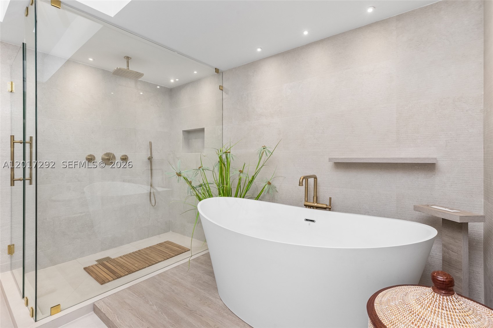 THE PENINSULA CONDO - Residential