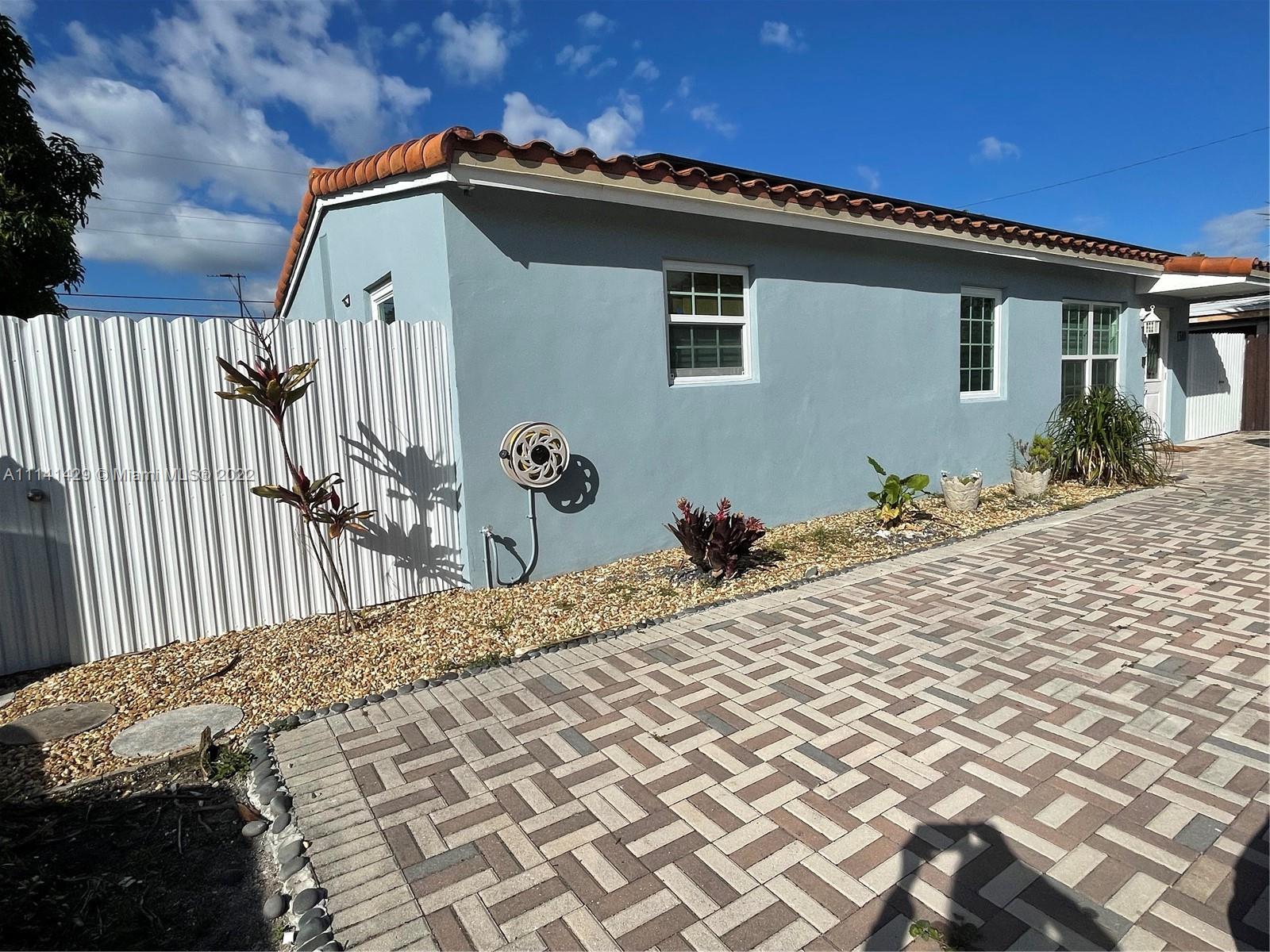 Very nice studio style/apartment located in Hollywood area.This unit has its private entrance with its own private patio. Kitchen that includes full size refrigerator, microwave, sink and small electric portable cooktop. The beauty of this unit is that there is a separate area with kitchen and living area combine that has its private bathroom. The bedrooom area has also its private bathroom and an area with a washer and dryer as well. Plenty of room are part of this unit with 2 separated walking closet.Hurry up this won’t last!!!! Utilities are also included in the rent