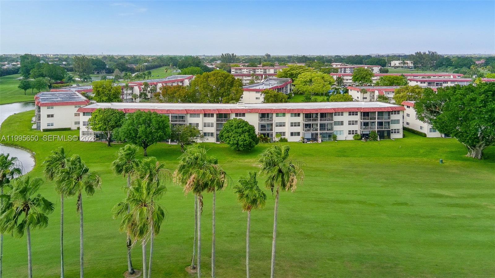 HOLLYBROOK GOLF AND - Residential