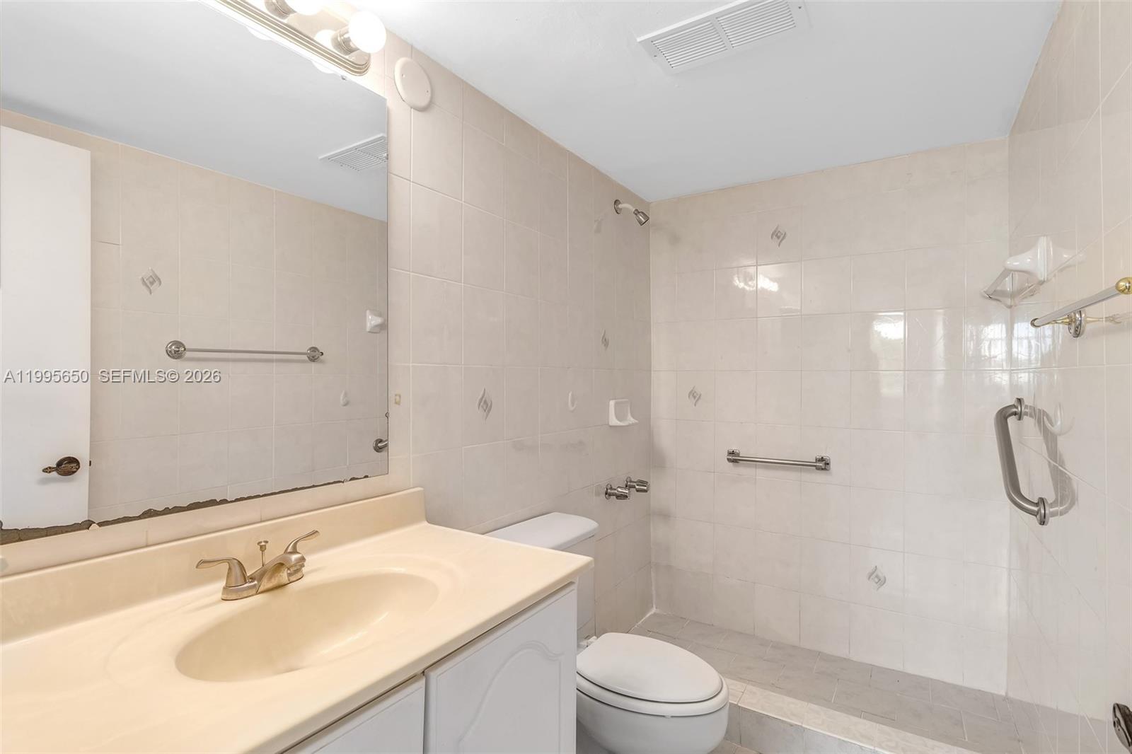 HOLLYBROOK GOLF AND - Residential