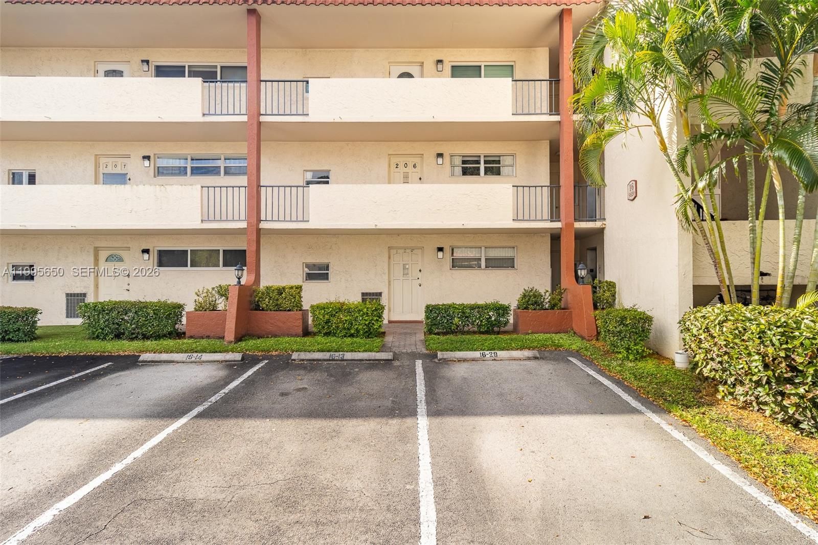 HOLLYBROOK GOLF AND - Residential