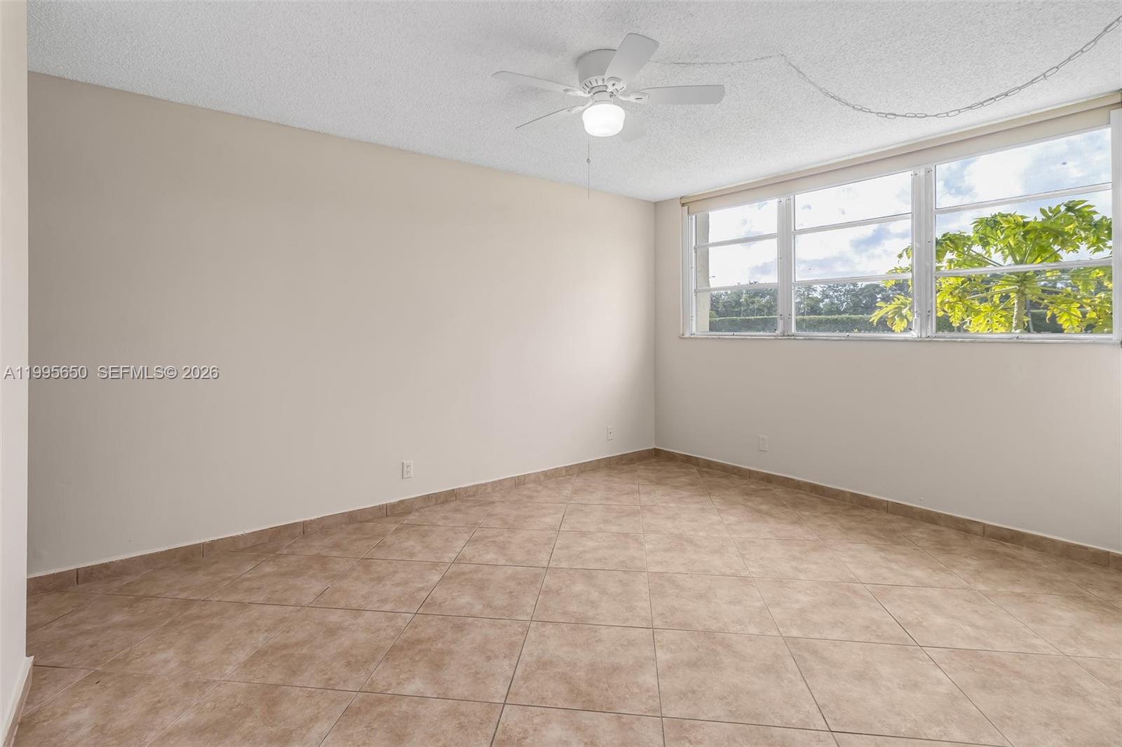 HOLLYBROOK GOLF AND - Residential