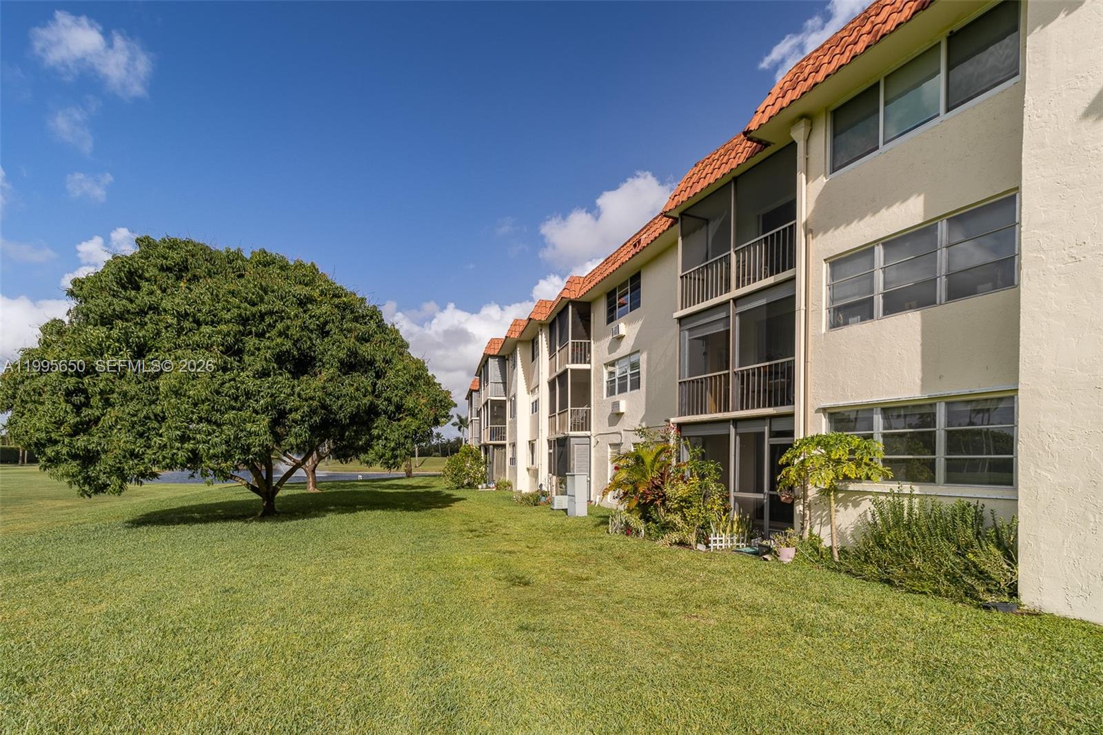 HOLLYBROOK GOLF AND - Residential