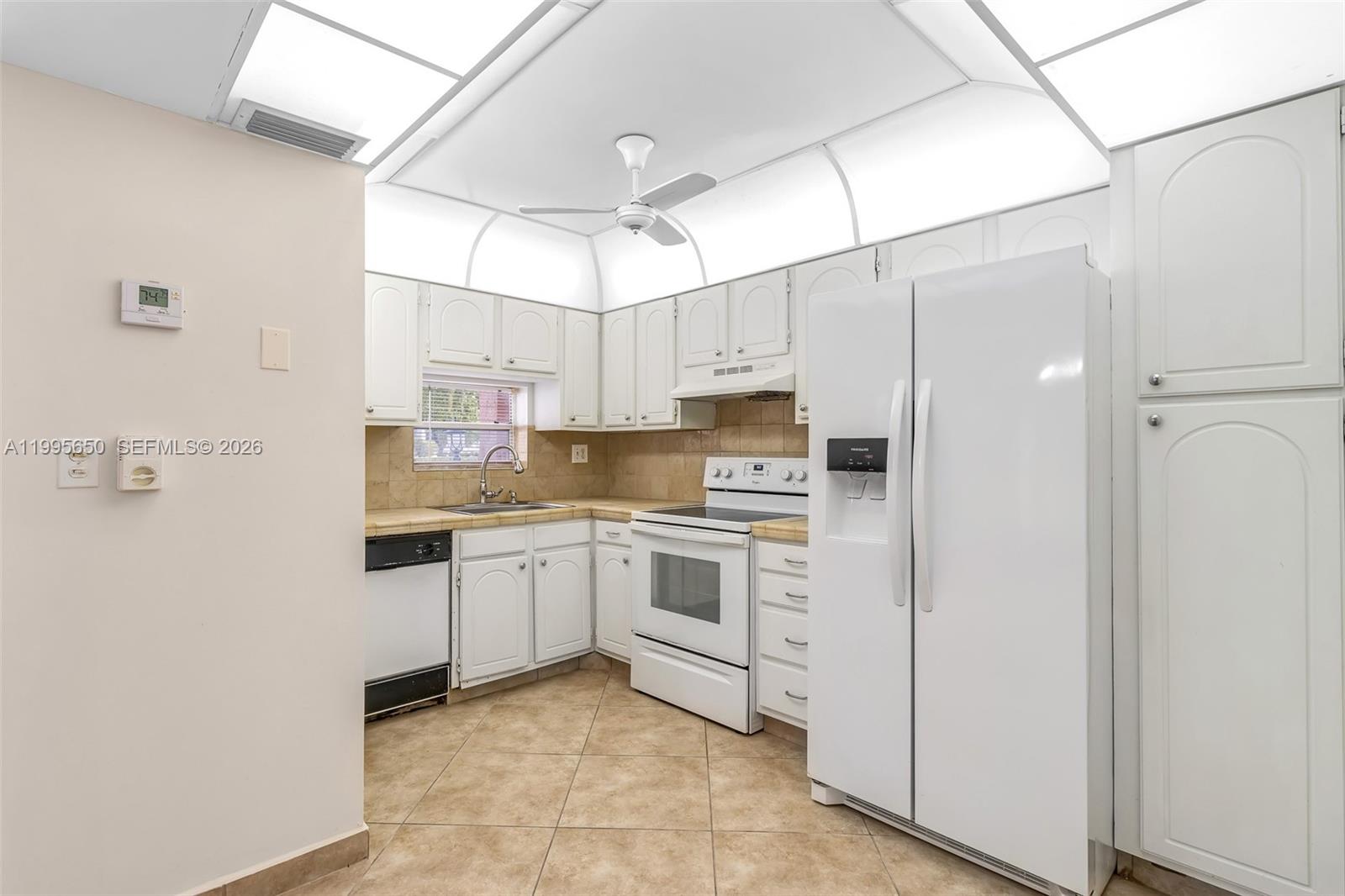 HOLLYBROOK GOLF AND - Residential