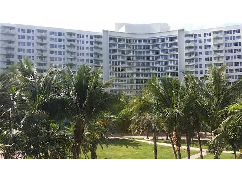 Spectacular 1bed 1 bath furnished, renovated. Amazing amenities, walking distance to Lincoln Rd, convenience stores, restaurants. Only minutes to the beach.  Don't miss great opportunity to live in the heart of South Beach.