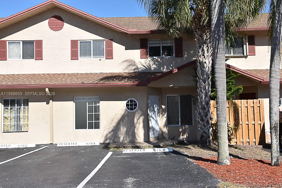 newly renovated 4 bed  3 bath new floors new appliances new bathrooms back view of a beautiful lake 2 parking spots in front of the unit , unit close to community pool tennis and basketball 
RENT IMMEDIATELY HOA INCLUDES-WATER, TRASH, POOL LAWN, ROOF,POOL AND INSURANCE ON BLDG