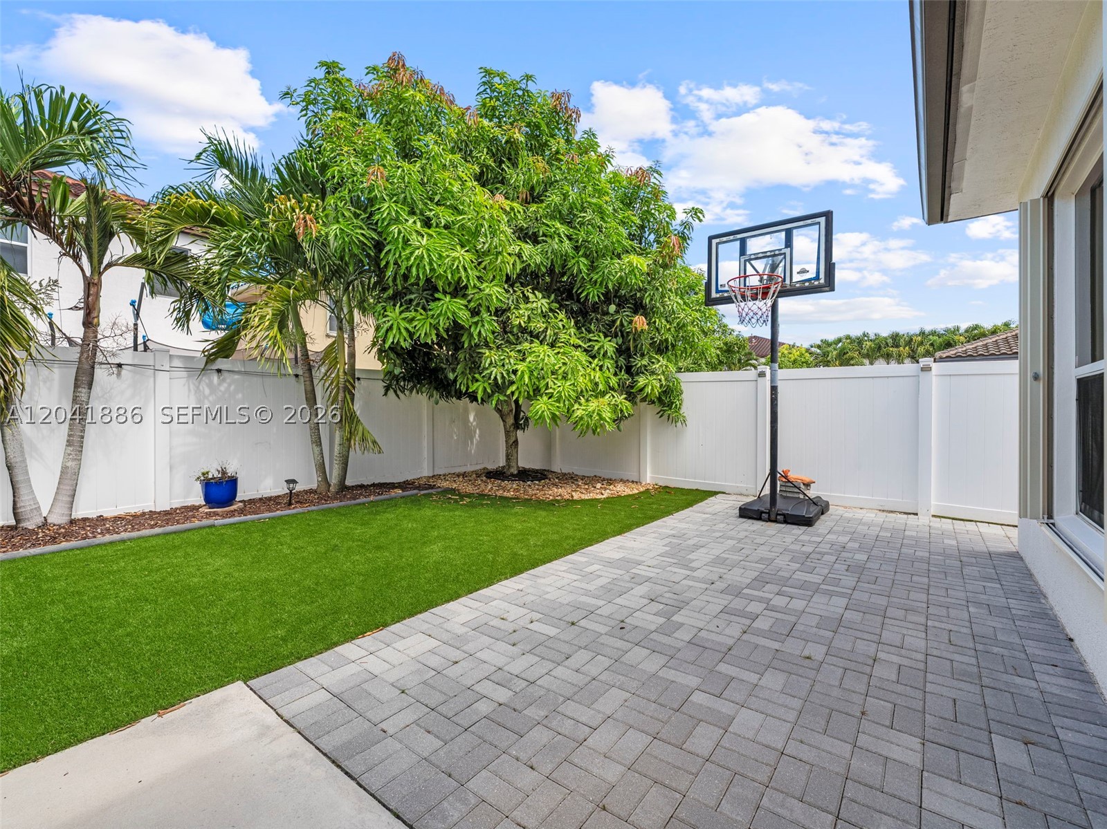 KENDALL COMMONS RESIDENTI - Residential