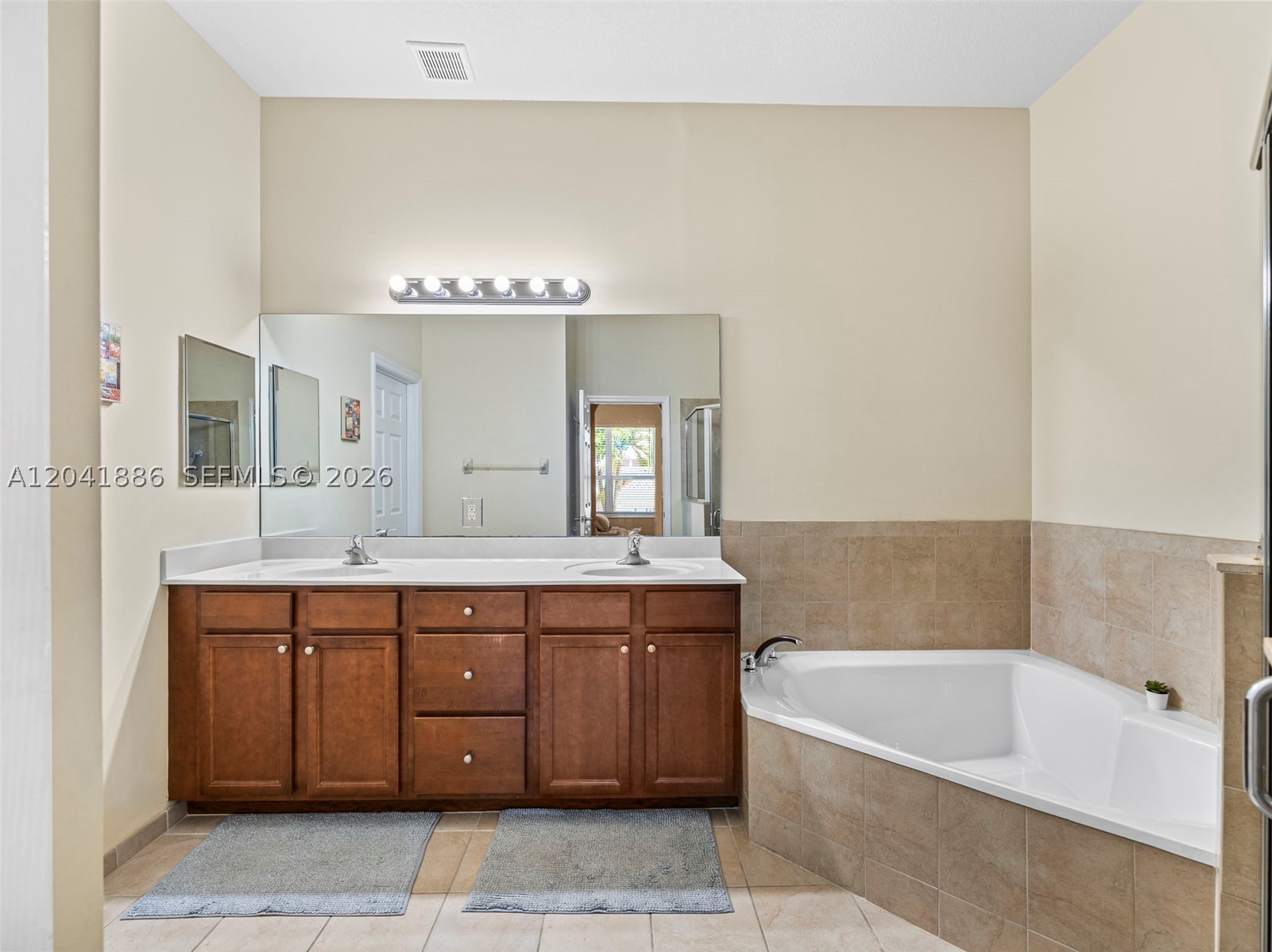 KENDALL COMMONS RESIDENTI - Residential